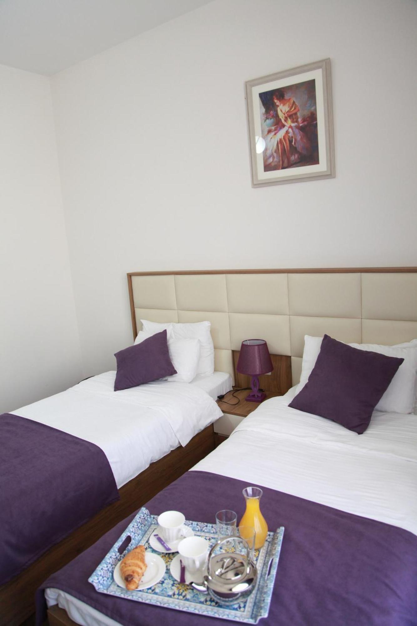 Rio Hotel Тбилиси Екстериор снимка