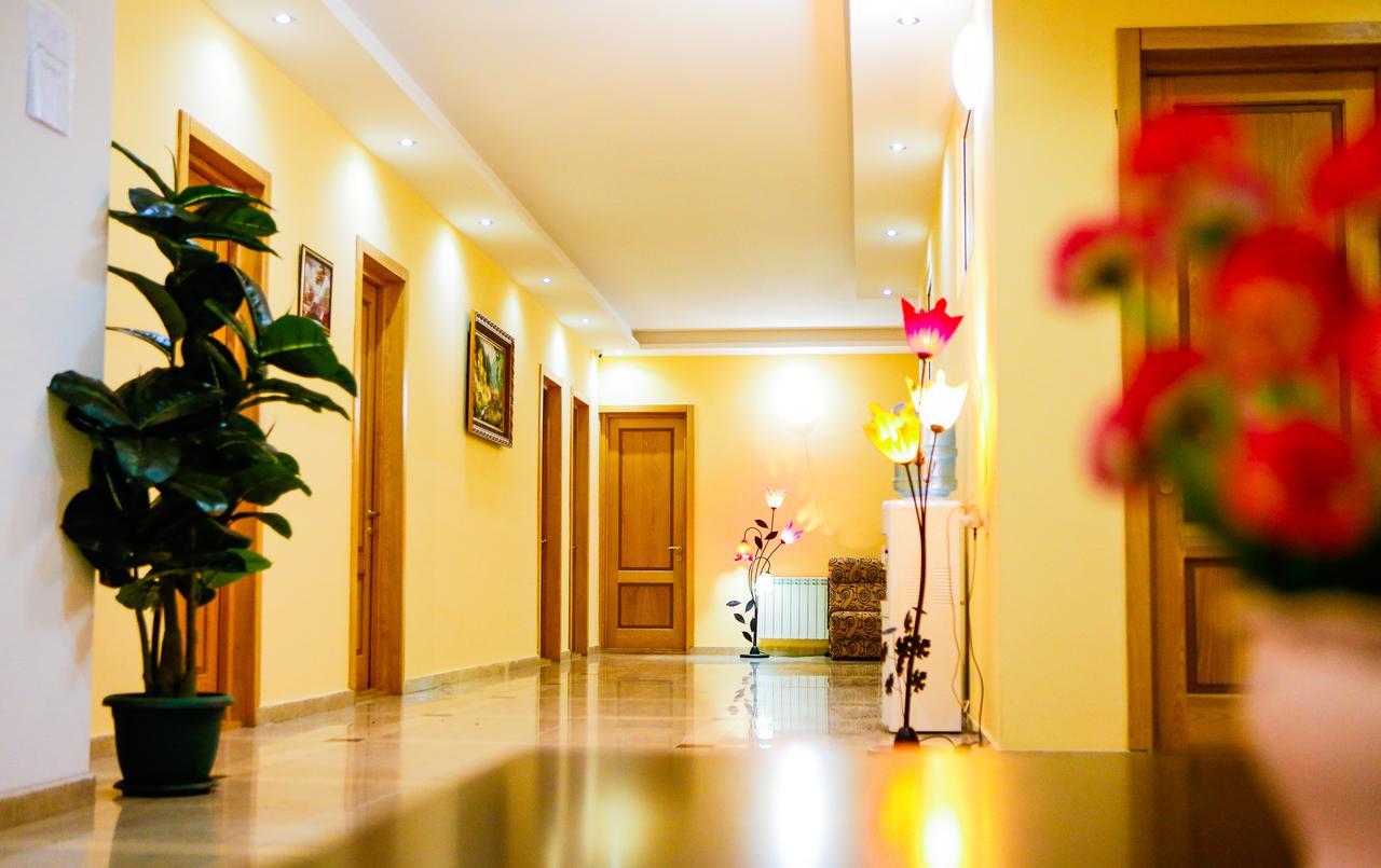 Rio Hotel Тбилиси Екстериор снимка