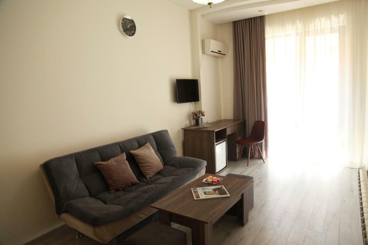 Rio Hotel Тбилиси Екстериор снимка