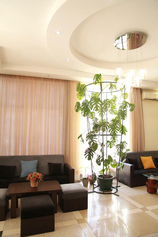 Rio Hotel Тбилиси Екстериор снимка