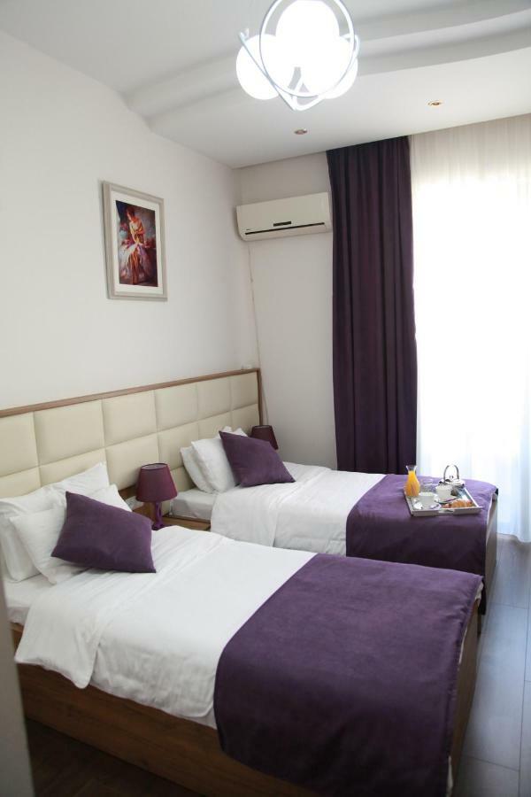 Rio Hotel Тбилиси Екстериор снимка
