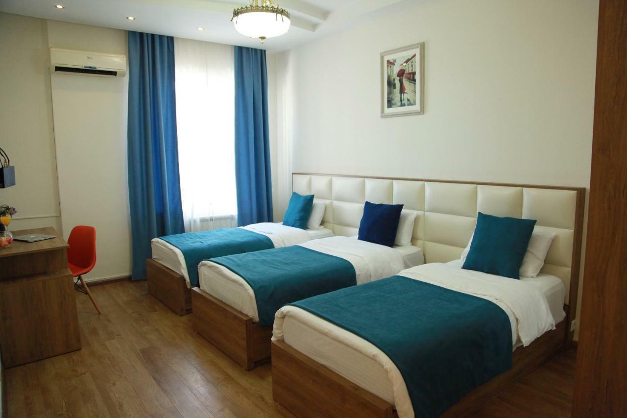 Rio Hotel Тбилиси Екстериор снимка