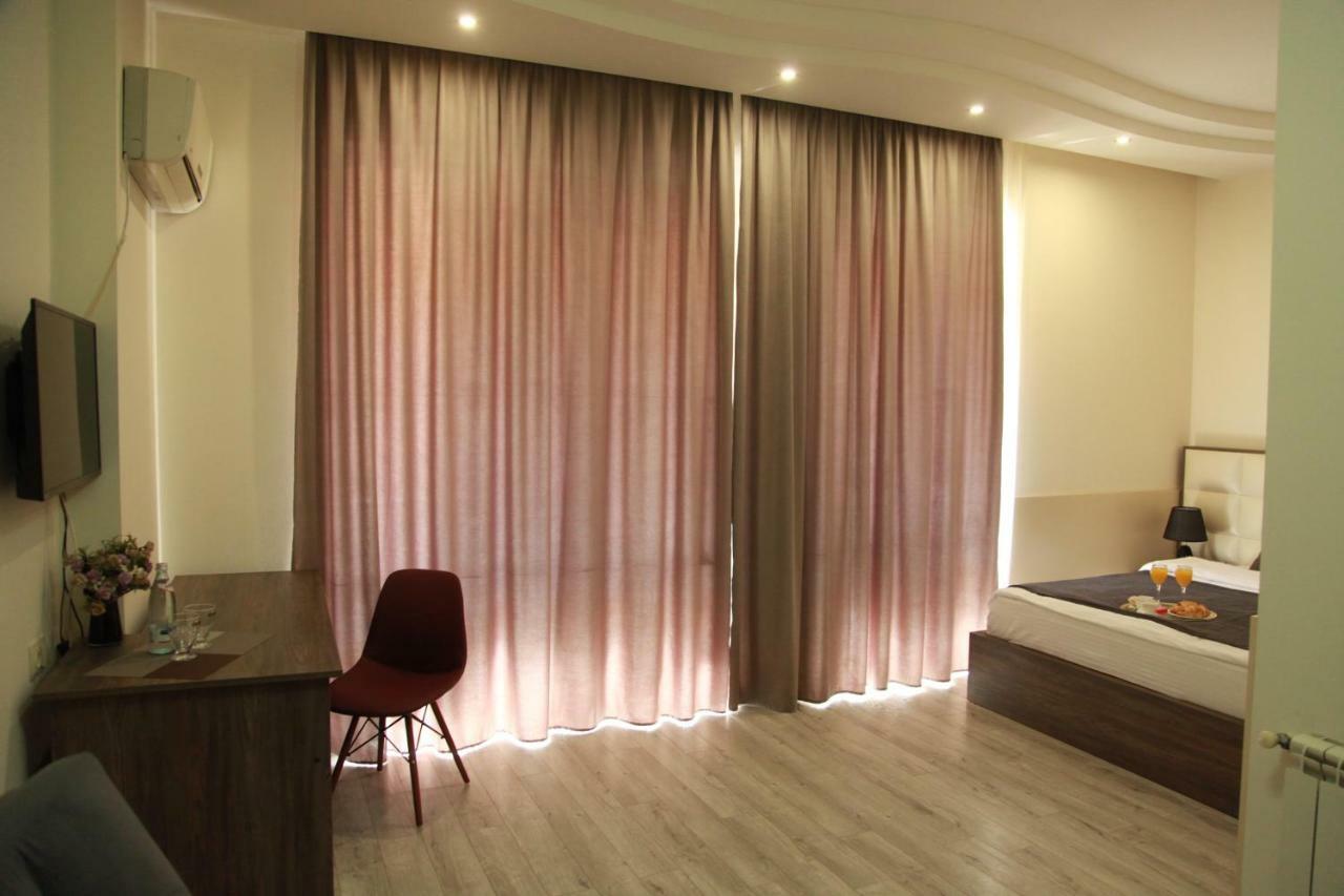 Rio Hotel Тбилиси Екстериор снимка