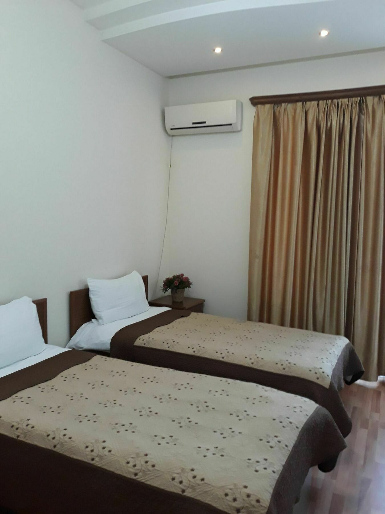 Rio Hotel Тбилиси Екстериор снимка