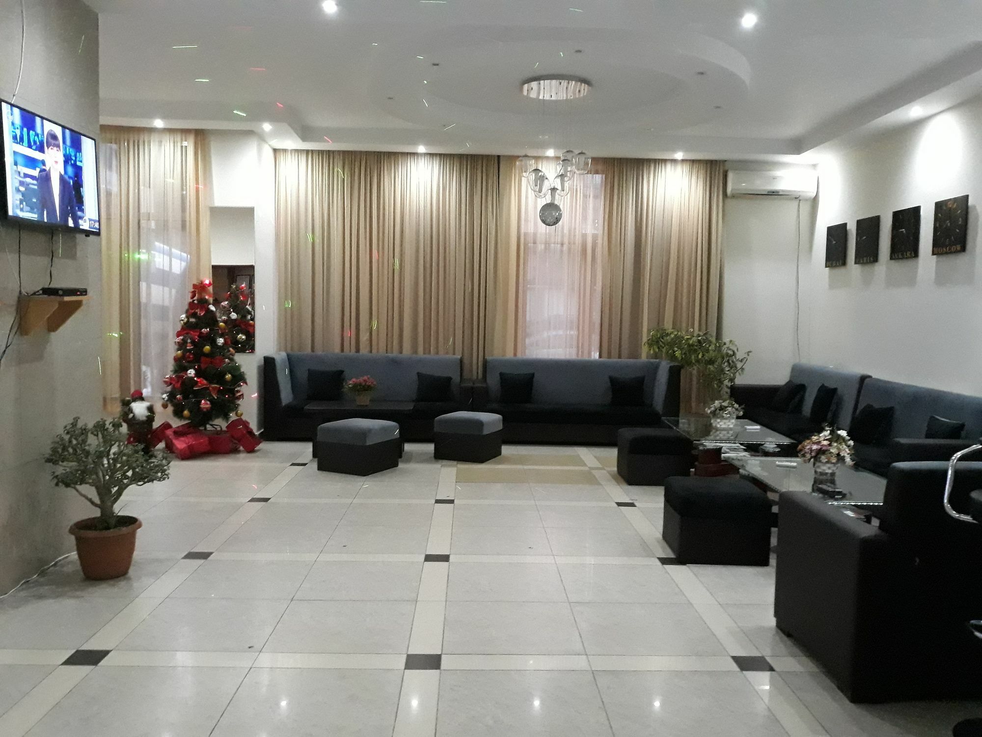Rio Hotel Тбилиси Екстериор снимка